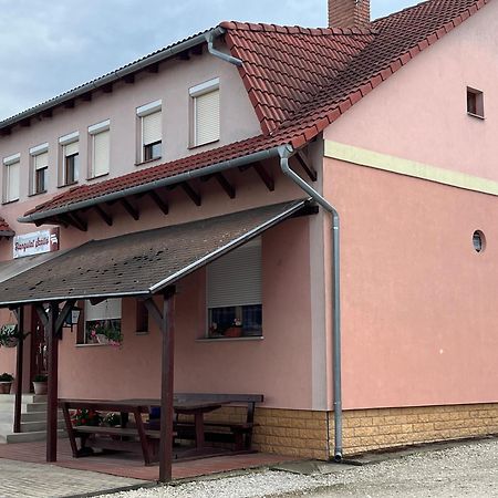 Hangulat Szallo Zalaszentbalazs Exterior photo