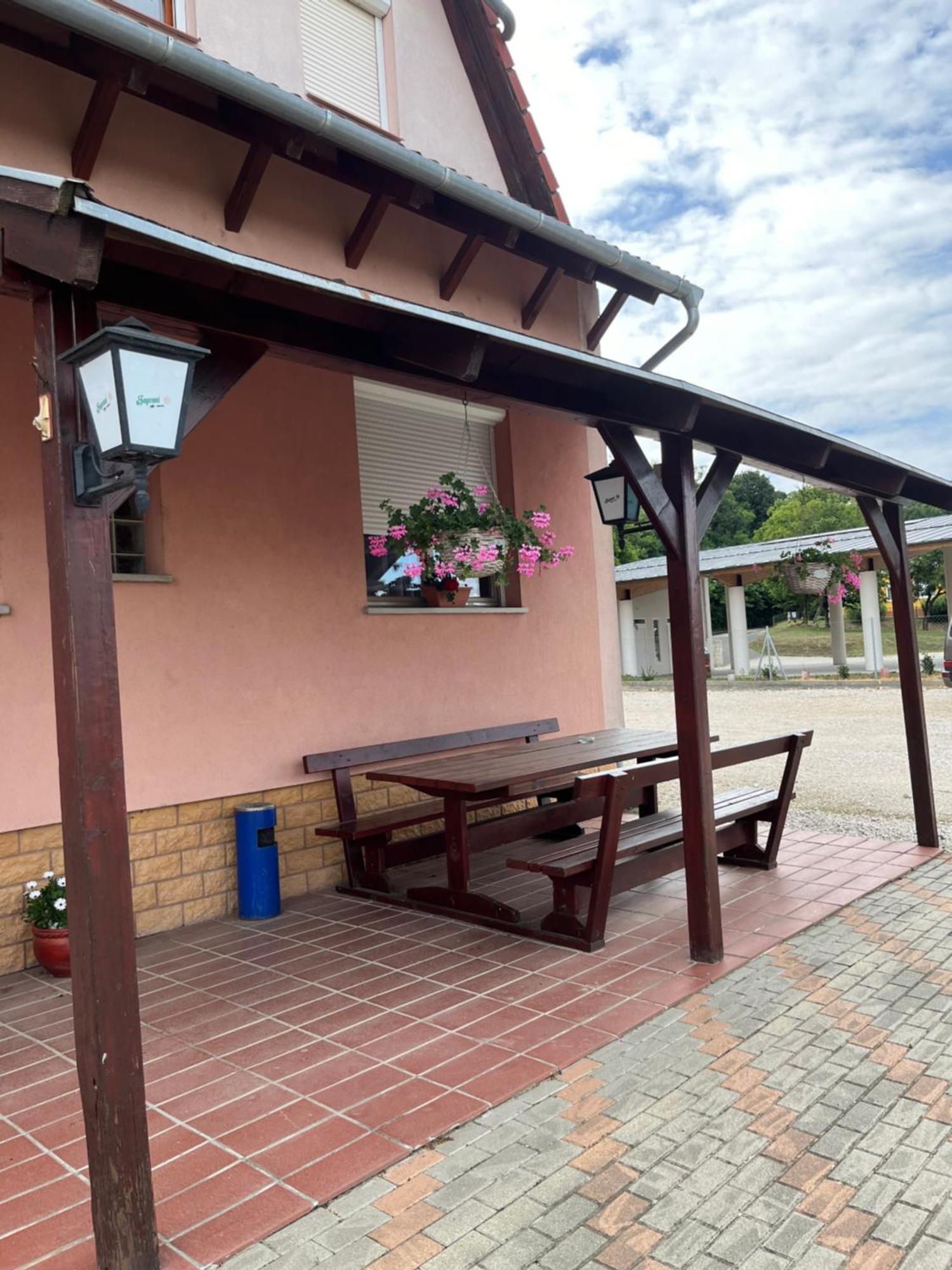 Hangulat Szallo Zalaszentbalazs Exterior photo